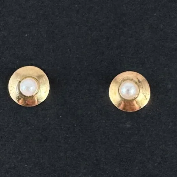 Vintage 1980's 14K Gold Pearl Disc Studs. 3MM Pearls NOS